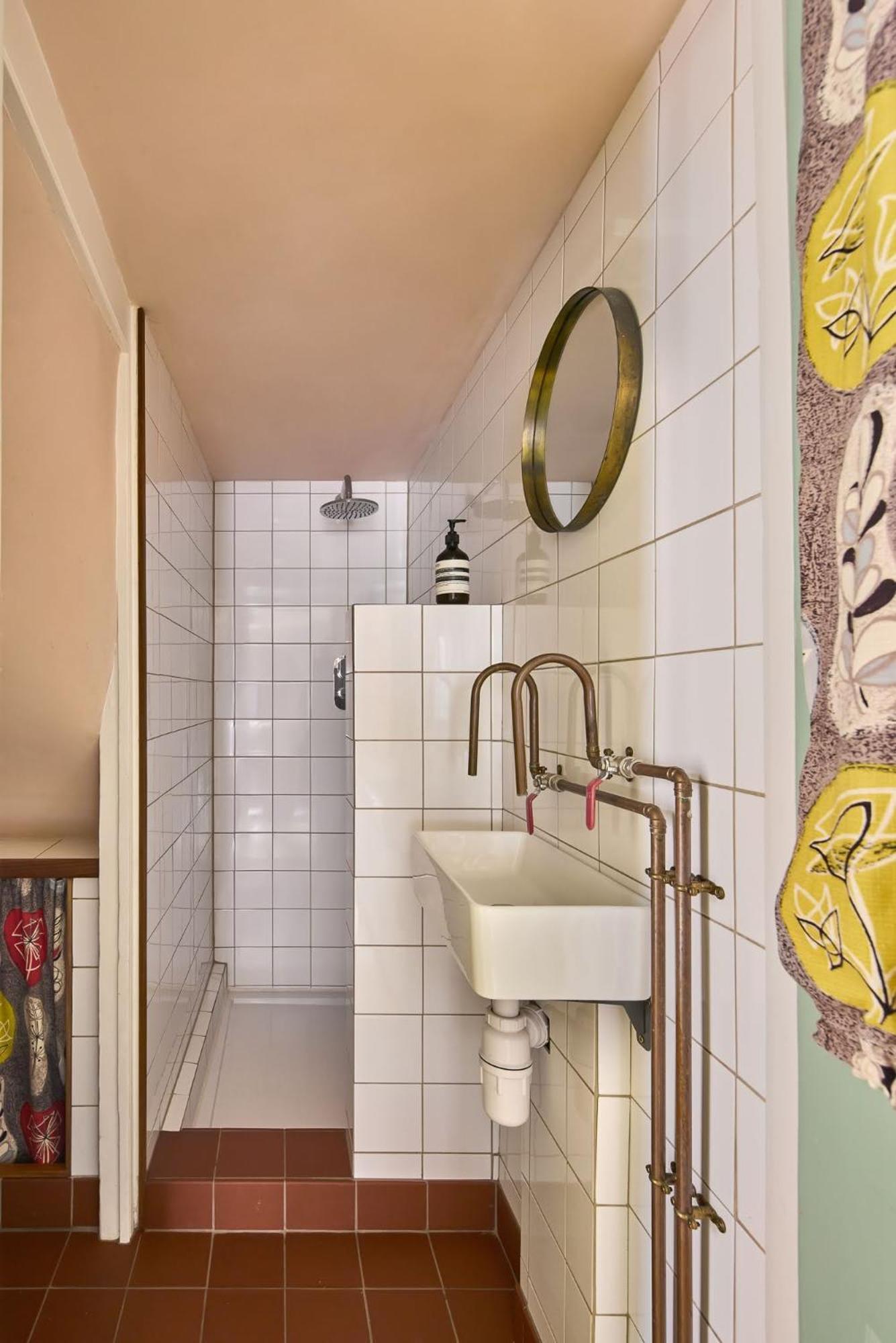 East Apartment *